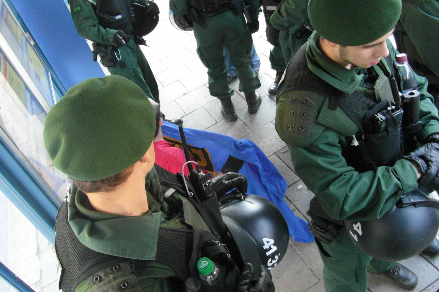 Beschlagnahme der FDJ Fahne am 3. Oktober in München